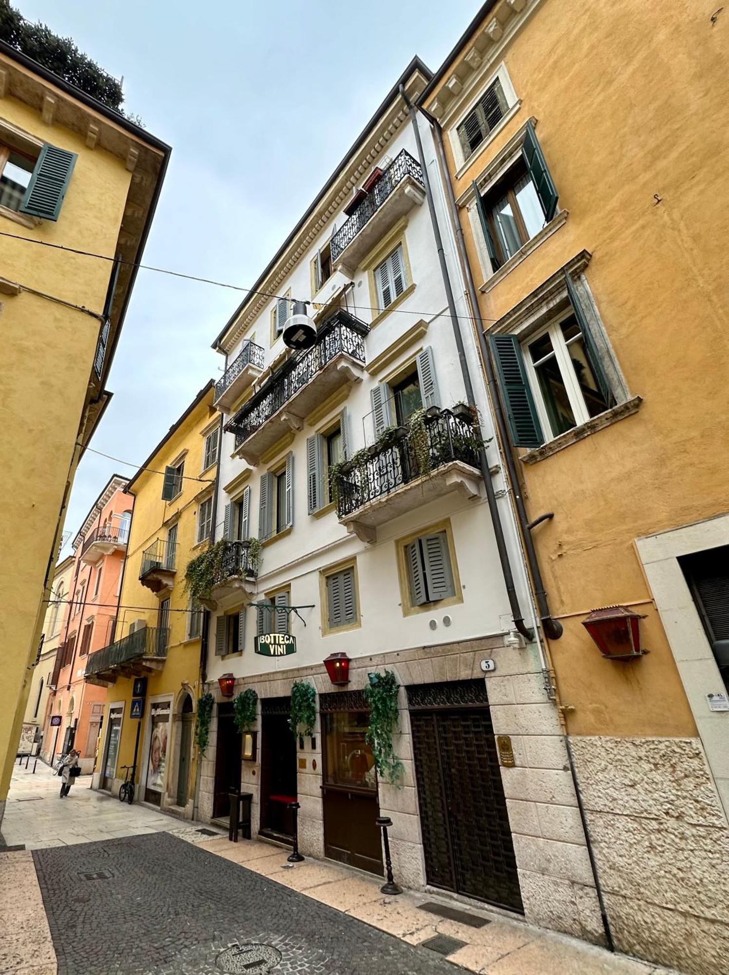 Domus Scudo Di Francia Apartment - Verona — Photos 2